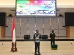 Kasrem 091/ASN Kolonel Inf Khabib Mahfud bertindak sebagai inspektur upacara. Peringatan Hari Ulang Tahun Tentara Nasional Indonesia (TNI) di aula Wira Yudha Korem 091/ASN Samarinda Kalimantan Timur. Rabu (5/10/2022). Foto: Penrem 091/ASN.