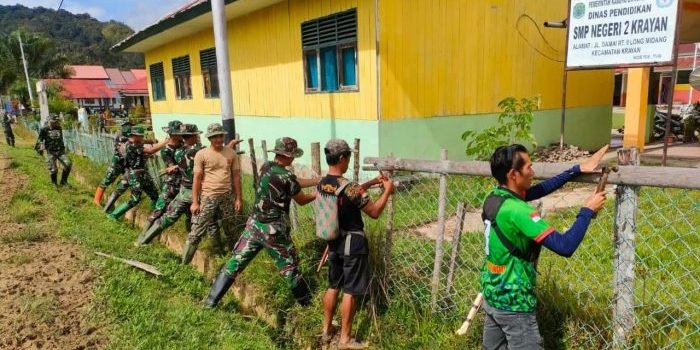 Satgas Pamtas Yonarmed 5/105 Tarik/PG Gelar Karya Bakti Sambut HUT TNI Ke 77  