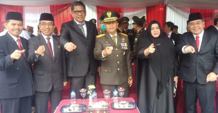 Wabup Paser Hj Syarifah Masitah Assegaf, Rabu (5/10/2022), menghadiri peringatan HUT Ke-77 TNI di lapangan Makodam VI/Mulawarman, Balikpapan, Kalimantan Timur.