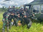 Danyonif R 600/Modang Letkol Inf Hanif Arridho mendarat di Suru-suru dalam rangka meyakinkan situasi aman serta meninjau prajurit TNI yang berada di Pos Ramil Suru-suru, menggunakan 2 unit Helicopter yaitu Heli Caracal TNI AU No Reg HT-7204 dan Heli Bell 412 TNI AD No Reg HA-5185, bertempat di Distrik Suru-suru, Kabupaten Yahukimo Selasa (11/10/2022). Foto: HO/Yonif R 600/Modang.