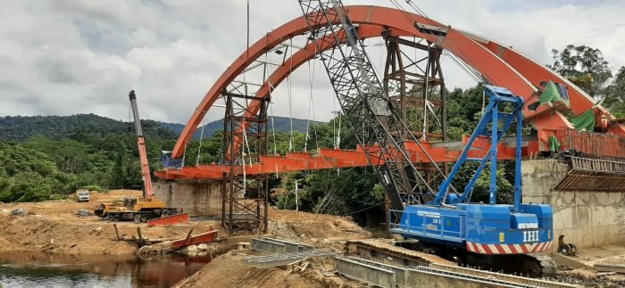Pemerintah Kabupaten (Pemkab) Mahulu, melalui DPUPR optimis Pembangunan jembatan penghubung jalan trans Mahulu di Kampung Long Melaham, Kecamatan Long Bagun, Mahulu terus dikebut dalam 2 bulan kedepan. Foto: HO.