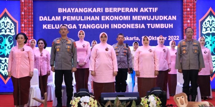 Pelaksanaan Hari Kesatuan Gerak Bhayangkari (HKGB) di Balikpapan, Kalimantan Timur berjalan penuh khidmat. Rabu (19/10/22).