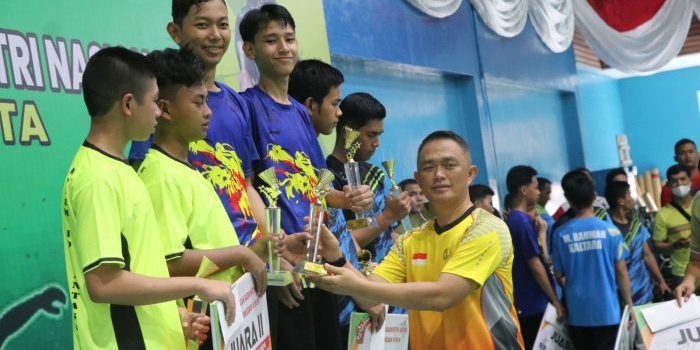 Ramaikan HUT TNI ke-77, Kapolda Kaltim Hadiri Turnamen Bulu Tangkis Santri Pangdam VI/Mlw Cup 2022