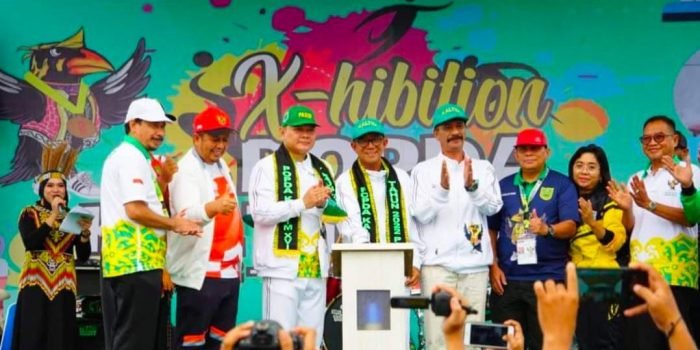Asisten Pemerintahan dan Kesra Setdaprov Kaltim Syirajudin mewakili Gubernur Kaltim H Isran Noor membuka Popda XVI Kaltim Tahun 2022 yang berlangsung 22-28 Oktober 2022 di Kabupaten Paser, Sabtu (22/10/2022). Foto: HO/Humas Pemkab Paser.