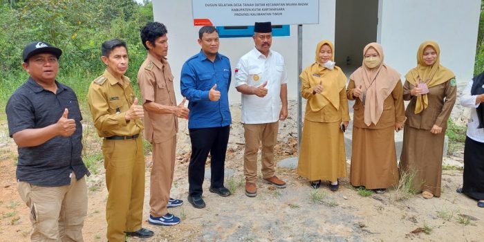 PEP Sangatta Field saat memberikan bantuan berupa bangunan Puskesmas Pembantu Desa Tanah Datar