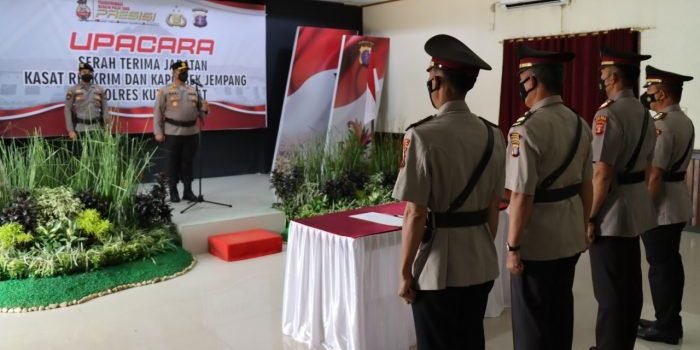 Kapolsek Jempang dan Kasat Reskrim Kubar Diganti, Kapolres Pimpin Sertijab  