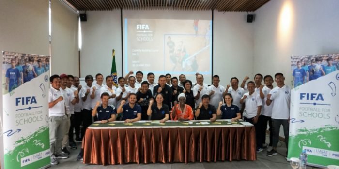 Football for Schools, Program kerjasama antara FIFA dan UNESCO yang bertujuan untuk berkontribusi pada pendidikan, pengembangan, dan pemberdayaan dengan target 700 juta anak. Foto: HO/pssi.org.