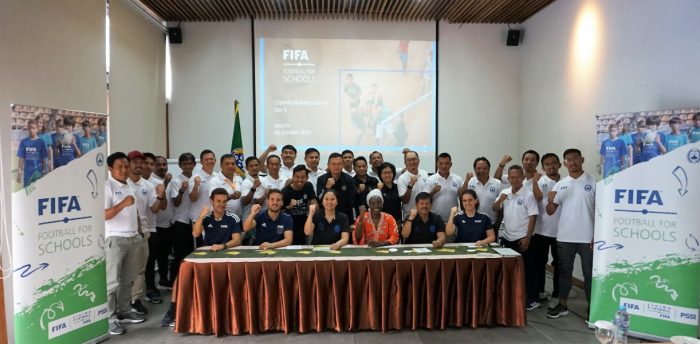 Football for Schools, Program kerjasama antara FIFA dan UNESCO yang bertujuan untuk berkontribusi pada pendidikan, pengembangan, dan pemberdayaan dengan target 700 juta anak. Foto: HO/pssi.org.