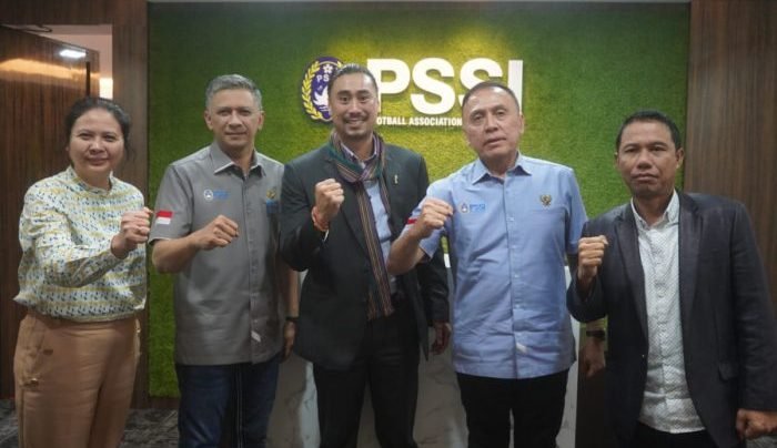 Perwakilan FIFA yakni Niko Nhouvannasak melakukan pertemuan dengan Ketua Umum PSSI Mochamad Iriawan, Wakil Ketua Umum Iwan Budianto, Sekjen Yunus Nusi, dan Wasekjen Maaike Ira Puspita. Foto: HO/pssi.org.