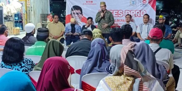 Anggota DPRD Kota Balikpapan H Laisa Hamisa menggelar kegiatan reses di Perumahan Perusda RT 37, Kelurahan Sepinggan Baru, Minggu (30/10/2022) Malam. Foto: BorneoFlash.com/Niken.