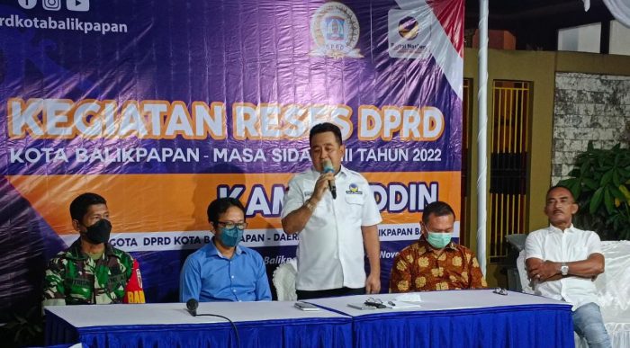 Anggota Dewan Perwakilan Rakyat Daerah (DPRD) Balikpapan Kamarudin gelar reses masa sidang III tahun 2022, di jalan Letjen Suprapto RT 17 Kelurahan Baru Ulu, Selasa (1/11/2022) malam. Foto: BorneoFlash.com/Niken Sulastri.
