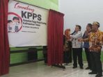 Deputi Bidang Pengendalian Penduduk BKKBN Dr Bonivasius Prasetya Ichtiarto, melaunching Komunitas Pelajar Peduli Stunting (KPPS) Kaltim di SMA Negeri 2 Balikpapan, Kamis (3/10/2022) siang. Foto: BorneoFlash.com/Niken Sulastri.