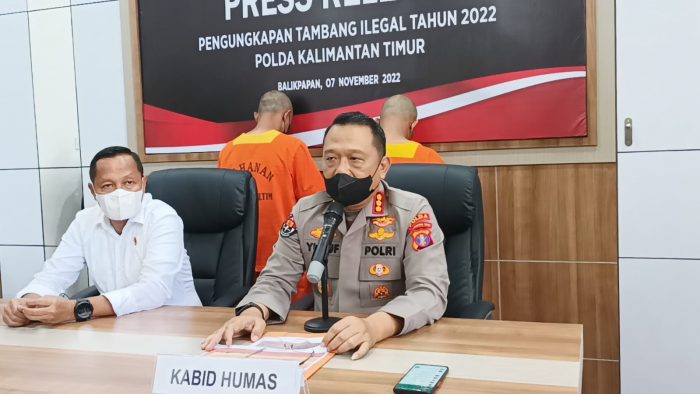Konferensi Pers pengungkapan tambang ilegal tahun 2022 di ruang Reskoba Polda Kaltim, Senin (7/11/2022). Foto: BorneoFlash.com/Niken Sulastri.