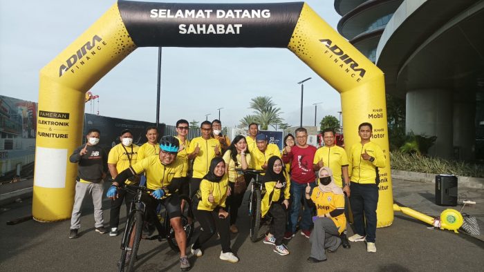 PT Adira Dinamika Multi Finance menggelar Event Fun Bike di Area Parkir Borneo Bay, Balikpapan Plaza pada hari Minggu (13/11/2022). Foto: BorneoFlash.com/Niken Sulastri.