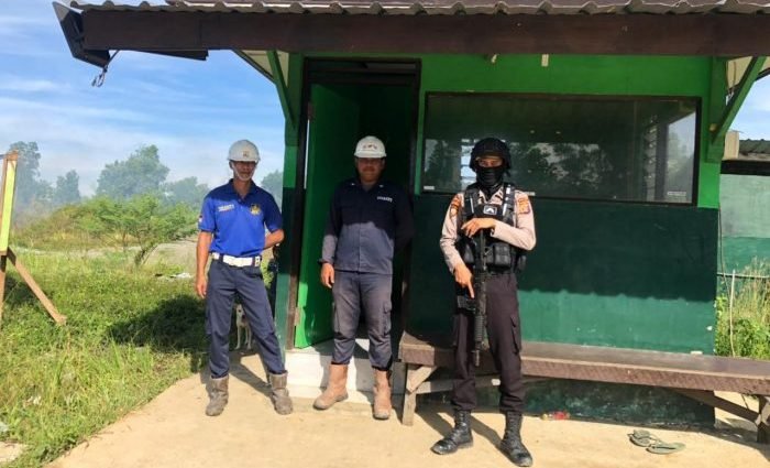 Personel Ditsamapta Polda Kaltim laksanakan patroli dan pengamanan di sekitar kawasan pos pam dermaga dan bangunan jalan Tol Pulau Balang Kelurahan Pantai Lango Kecamatan Penajam Kabupaten Penajam Paser Utara Provinsi Kalimantan Timur, Senin (14/11/2022). Foto: HO/Humas Polda Kaltim.