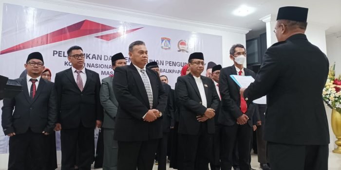 Isradi Zainal Resmi Jabat Ketua Komnas Pendidikan Kota Balikpapan Masa Bakti 2022-2027