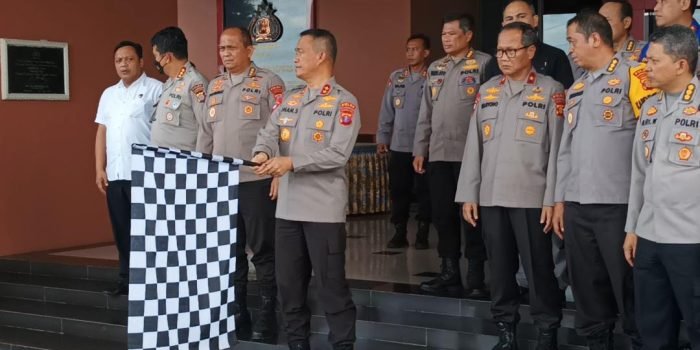 Kapolda Kaltim Lepas Penyerahan Bantuan Kemanusiaan Kepada Masyarakat Cianjur yang Terdampak Bencana Gempa