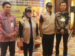 Secara simbolis Kepala BNN Kota Balikpapan Kompol Risnoto dan Plt Asisten Pemerintahan Setda Balikpapan Zulkifli mengukuhkan satuan tugas kelurahan bersinar Kota Balikpapan tahun 2021-2022, di Ballroom Hotel Grand Senyiur Balikpapan, Kamis (23/11/2022). Foto: BorneoFlash.com/Niken Sulastri.