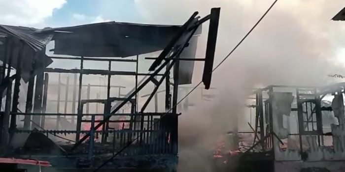 Kebakaran yang terjadi di RT 4 Kelurahan Karang Jati, Kecamatan Balikpapan Tengah, pada hari Senin (28/11/2022). Foto: BorneoFlash.com/Ist.