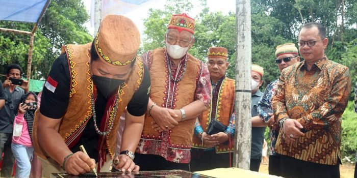Bupati Mahulu Bersama Uskup Agung Samarinda Resmikan Gereja Katolik Stasi St. Thomas Danum Paroy