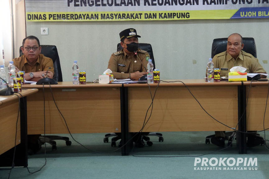 Bupati dan Wabup Ikut Rapat Evaluasi Dana Kampung Bersama Camat Se-Kabupaten Mahulu