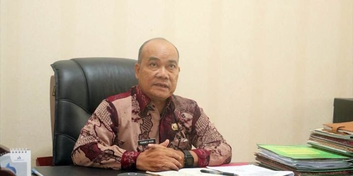 Wakil Bupati (Wabup) Mahakam Ulu (Mahulu) Drs. Yohanes Avun, M.Si. mengikuti Rapat Koordinasi Tim Pengawasan Orang Asing melalui daring di Ruang Kerja Wabup, Kantor Bupati Mahulu. Kamis (1/12/2022). Foto: HO.