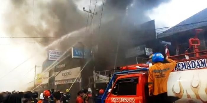 Kebakaran Hanguskan Permukiman Warga dan Ruko di Loa Janan Ilir Samarinda