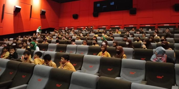 Penguatan Pendidikan Karakter, Peserta Didik SDN 003 Balikpapan Tengah Saksikan Film "Jo Sahabat Sejati"