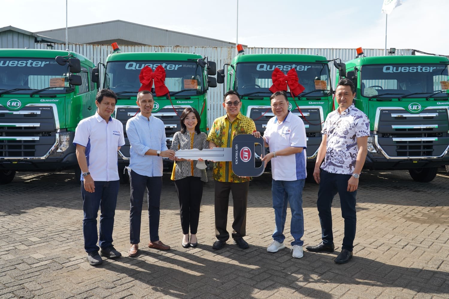 UD Trucks Tutup Tahun 2022 dengan Serah Terima 32 Unit Quester Euro 5