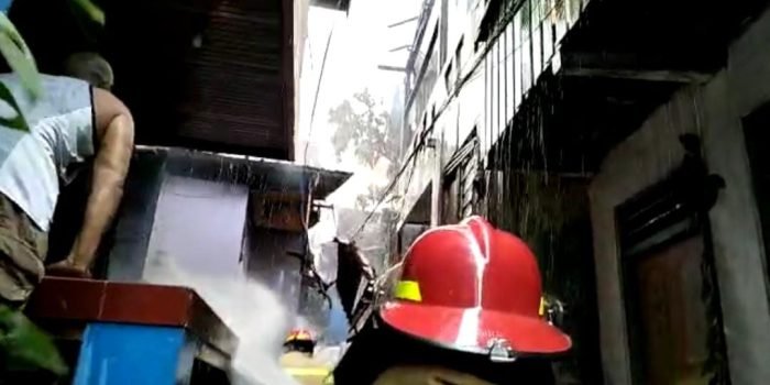 Kebakaran yang terjadi kawasan padat penduduk RT 13, Kelurahan Karang Jati, Balikpapan Tengah, Selasa (13/12/2022). Foto: BorneoFlash.com/Ist.