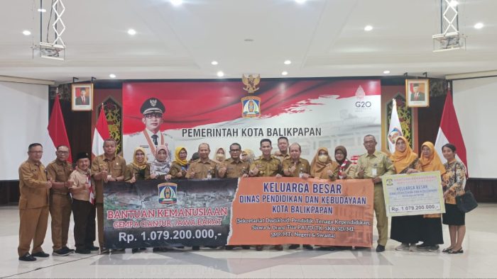 Bantuan kemanusiaan Gempa Cianjur Jawa Barat yang dihimpun Disdikbud Kota Balikpapan. Foto: BorneoFlash.com/Niken Sulastri.