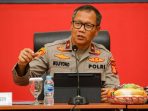 Wakapolda Kaltim Brigjen Pol. Drs. Mujiyono, S.H., M.Hum., saat memberikan pembekalan kepada Siswa Diktukba Polri SPN Polda Kaltim, di Gedung Aula SPN Polda Kaltim, Selasa (13/12/2022). Foto: BorneoFlash.com/Ist.
