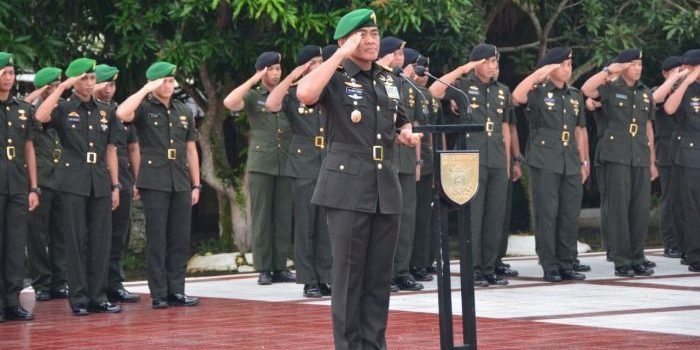 Pangdam VI/Mlw Pimpin Rangkaian kegiatan dalam rangka menyambut Hari Juang TNI AD Tahun 2022 yang dilaksanakan Kodam VI/Mulawarman diawali dengan ziarah di Taman Makam Pahlawan Dharma Agung, Kota Balikpapan. Rabu (14/12/2022). Foto: HO/Pendam VI/Mlw.