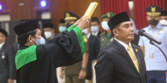 Sekretaris Kota (Sekda) Kota Balikpapan Muhaimin saat dilantik oleh Wali Kota Balikpapan H Rahmad Mas'ud, Aula Balai Kota, pada hari Kamis (15/12/2022). Foto: BorneoFlash.com/Ist.