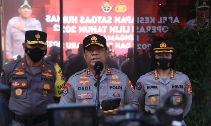 Kepala Divisi Humas Polri Irjen Dedi Prasetyo saat apel kesiapan Satgas Humas dalam rangka Operasi Lilin 2022 di Jakarta, Senin (19/12/2022). Foto: BorneoFlash.com/Ist.