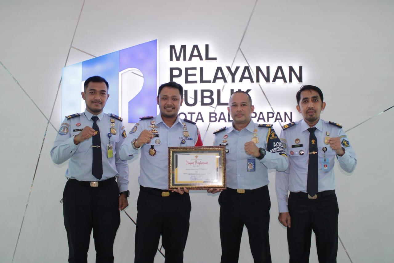 Imigrasi Balikpapan Raih Penghargaan Atas Pelayanan Terbaik di MPP