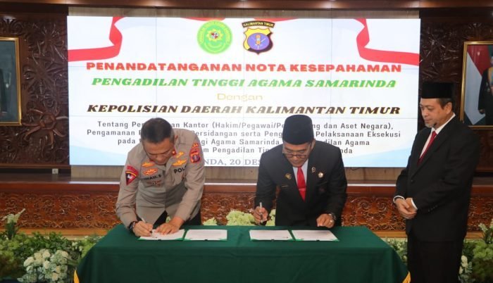 Kapolda Kaltim Irjen Pol. Drs. Imam Sugianto, M.Si bersama Pengadilan Tinggi Agama Samarinda menandatangani nota kesepahaman di Ruang Ruhui Rahayu Kantor Gubernur Kaltim, Selasa(20/12/2022). Foto: HO/Humas Polda Kaltim.