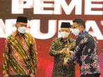 Wali Kota Balikpapan H Rahmad Mas'ud menerima penghargaan Anugerah Revolusi Mental Tahun 2022, di Hotel Borobudur, Jakarta Pusat, Rabu, 21 Desember 2022.  Foto: BorneoFlash.com/Ist.