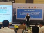 Vice President PT KBS, Capt Aep Dedi Laksana saat memberikan sambutan dalam sosialisasi jasa pemanduan dan penundaan kapal di wilayah perairan Balikpapan, di Ballroom Hotel Novotel Balikpapan, Selasa (27/12/2022).(Foto:BorneoFlash.com/Niken).