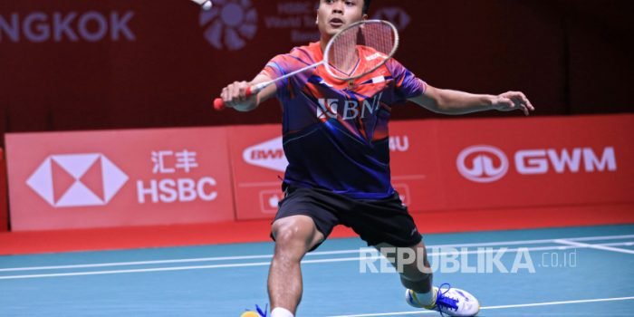 Tunggal putra Indonesia Anthony Sinisuka Ginting melewati babak pertama Malaysia Open 2023 usai mengalahkan wakil Hong Kong Ng Ka Long dengan skor 17-21, 21-18, 21-18 di Axiata Arena, Kuala Lumpur, Malaysia, Selasa (10/1/2023).