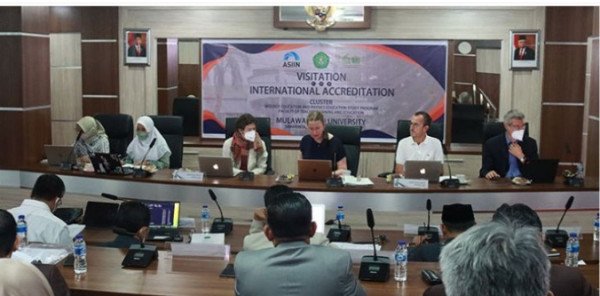 Tim penilai dari Akkreditierungsagentur fur Studiengange der Ingenieurwissenchaften, der Informatik, der Naturwissenschaften und der Mathematik  (ASIIN) saat melakukan visitasi ke FKIP Universitas Mulawarman (Unmul). Foto: BorneoFlash.com/Ist.