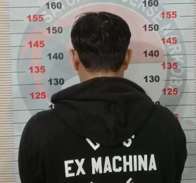 Tersangka IE dibekuk polisi dan dibawa ke Mako Polres Bontang. Foto: HO/Humas Polres Bontang.