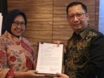 Pertamina memberikan penghargaan kepada Kejari PPU dan Kejaksaan Tinggi (Kejati) Kalimantan Timur. Kamis, (12/01/2023). Foto: HO/PT K{I Unit Balikpapan.