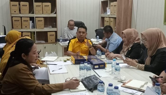 Komisi III DPRD Kota Balikpapan menggelar RDP dengan DPPR Kota Balikpapan, di Ruang Komisi III DPRD Balikpapan, pada hari Senin (9/1/2023). Foto: BorneoFlash.com/Ist.