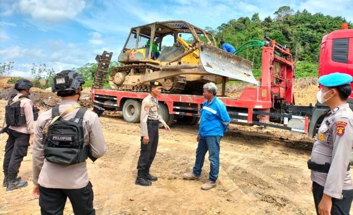 Satgas Ops Nusantara Polda Kaltim melaksanakan patroli sambang kamtibmas serta pengamanan di beberapa titik penting di kawasan IKN, Rabu (11/1/2023). Foto: HO/Humas Polda Kaltim.