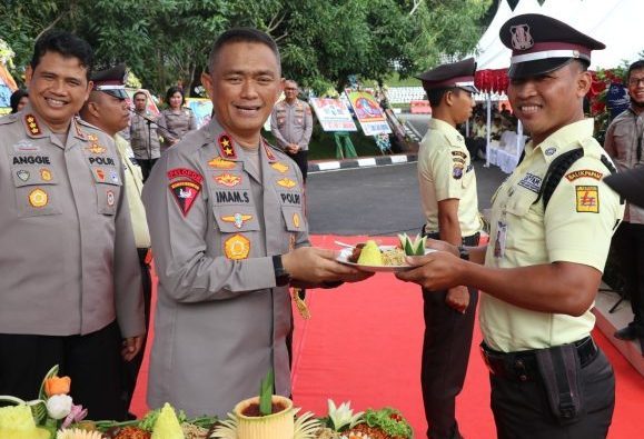 Kapolda Kaltim Pimpin Upacara HUT Ke 42 Satpam - BorneoFlash.com