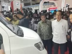 Presiden Jokowi mengunjungi pameran IIMS 2023 di JIExpo Kemayoran, Jakarta, Kamis, (16/2/2023).  Foto: B Universe Photo/Herman).