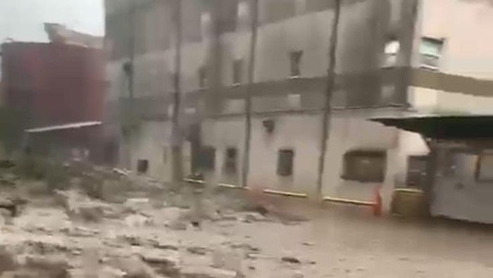 Foto: Banjir bandang dan longsor di Freeport, Tembagapura, Mimika, Papua Tengah. (dok. istimewa)