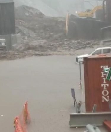 Foto: Banjir bandang menerjang kawasan pabrik pengolahan konsentrat Mile Point (MP) 74 PT Freeport Indonesia di Distrik Tembagapura, Kabupaten Mimika, Papua Tengah. (dok.istimewa)