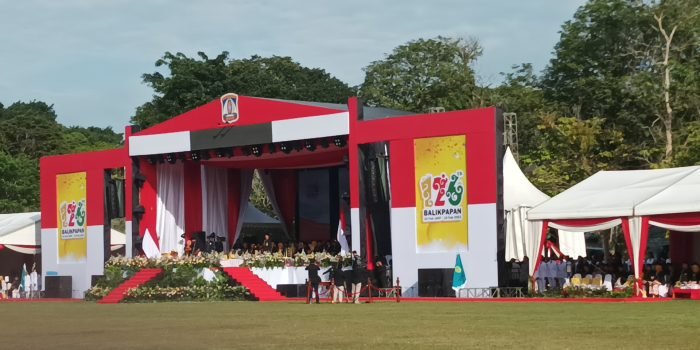 Upacara peringatan Hari Ulang Tahun (HUT) ke 126 Kota Balikpapan, di Lapangan Merdeka pada hari Jumat (10/2/2023). Foto: BorneoFlash.com/Niken Sulastri.